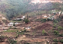 Changbangdu residents still wait for road