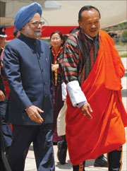 Bhutan’s_PM, Lyonchhen_Jigmi_Y._Thinley,_welcomed_Dr_Manmohan_Singh_to_Bhutan