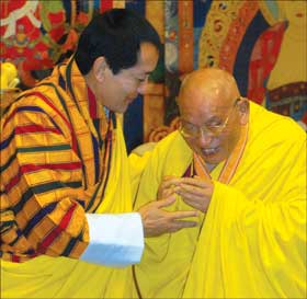 The fourth Druk Gyalpo congratulates the Je Thrizur